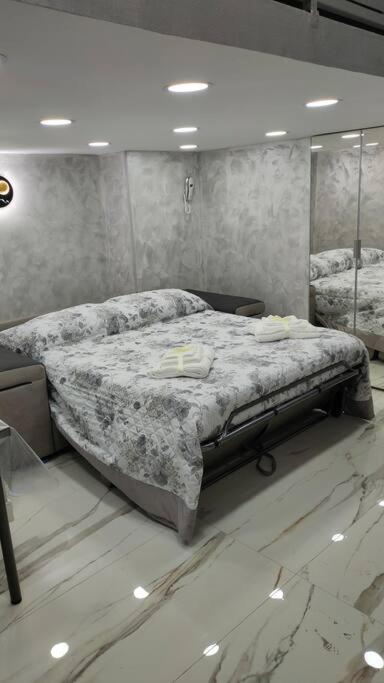 Il Duomo A Due Passi Apartment Наполи Екстериор снимка