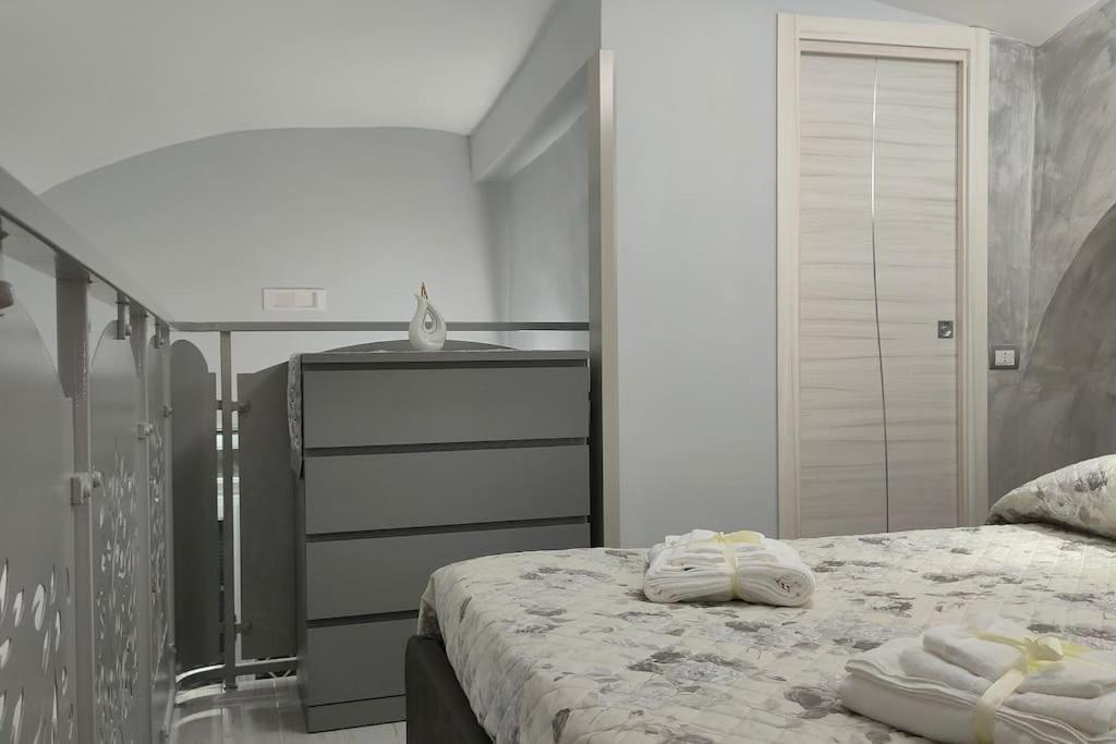 Il Duomo A Due Passi Apartment Наполи Екстериор снимка