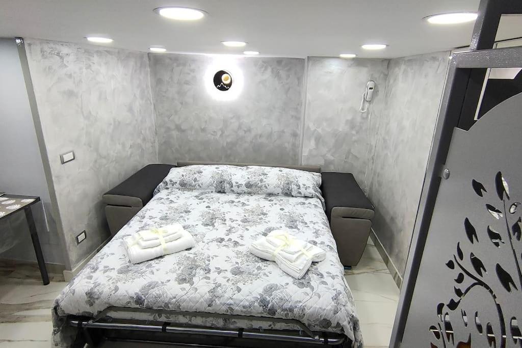 Il Duomo A Due Passi Apartment Наполи Екстериор снимка