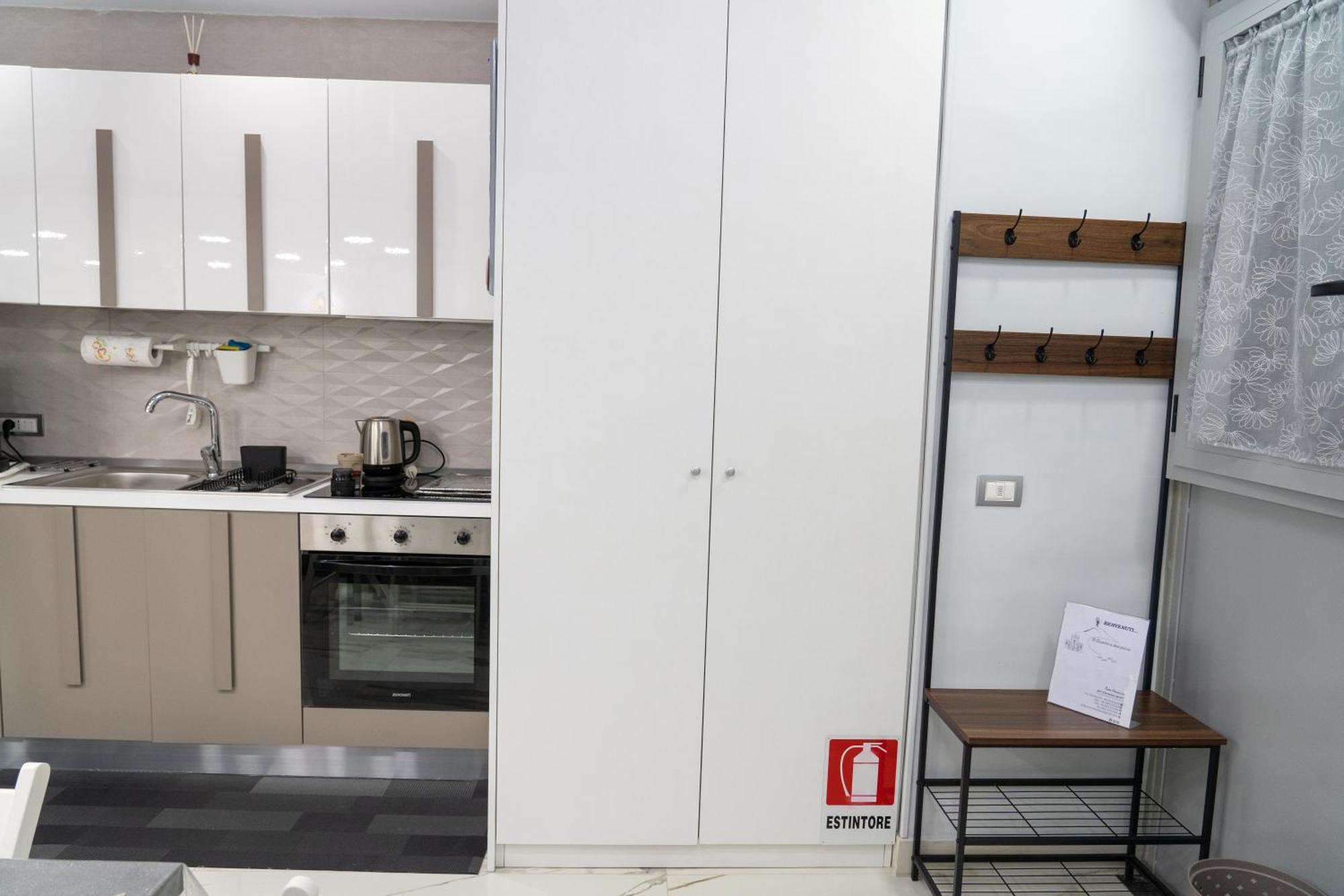 Il Duomo A Due Passi Apartment Наполи Екстериор снимка