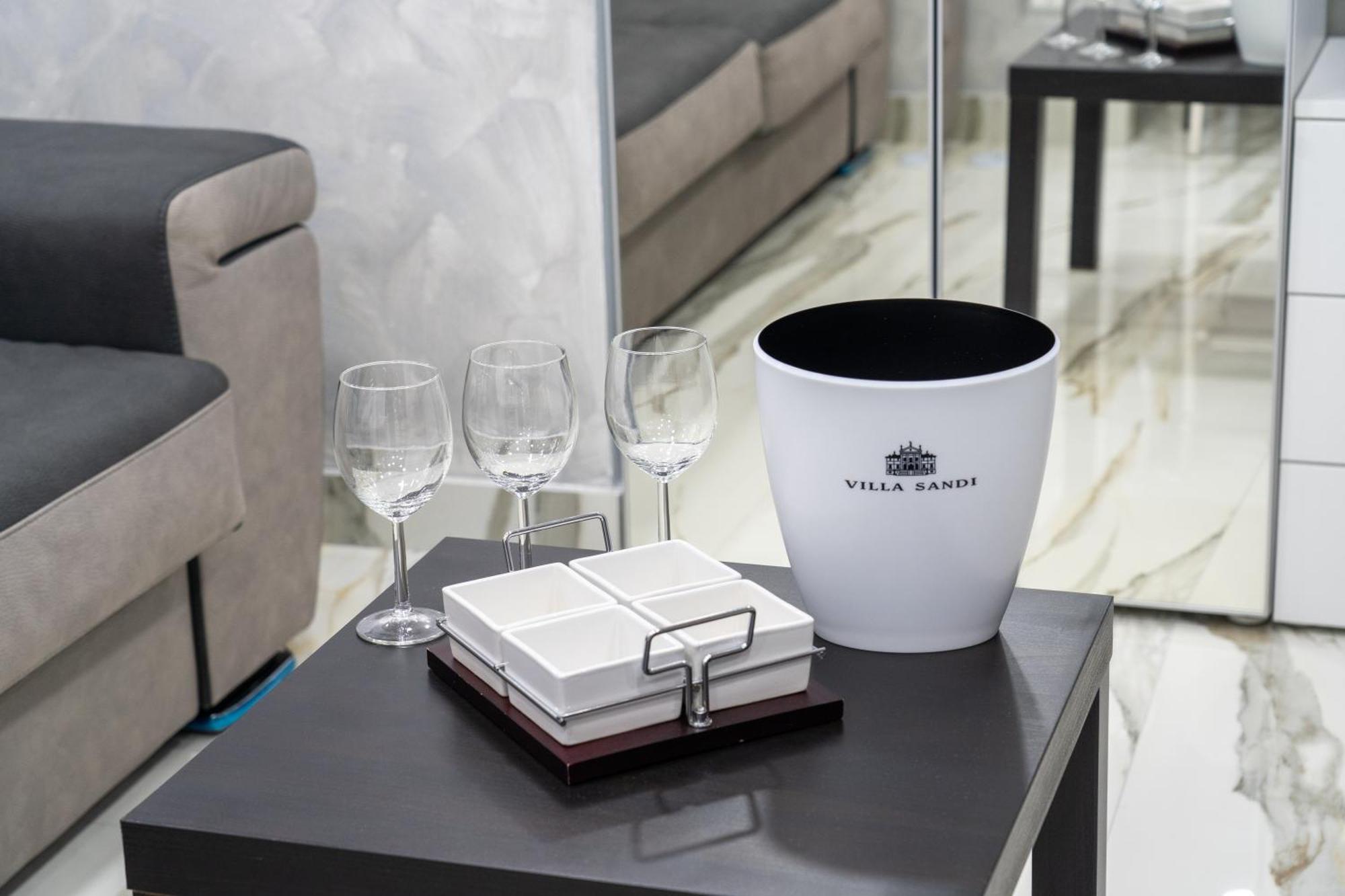 Il Duomo A Due Passi Apartment Наполи Екстериор снимка