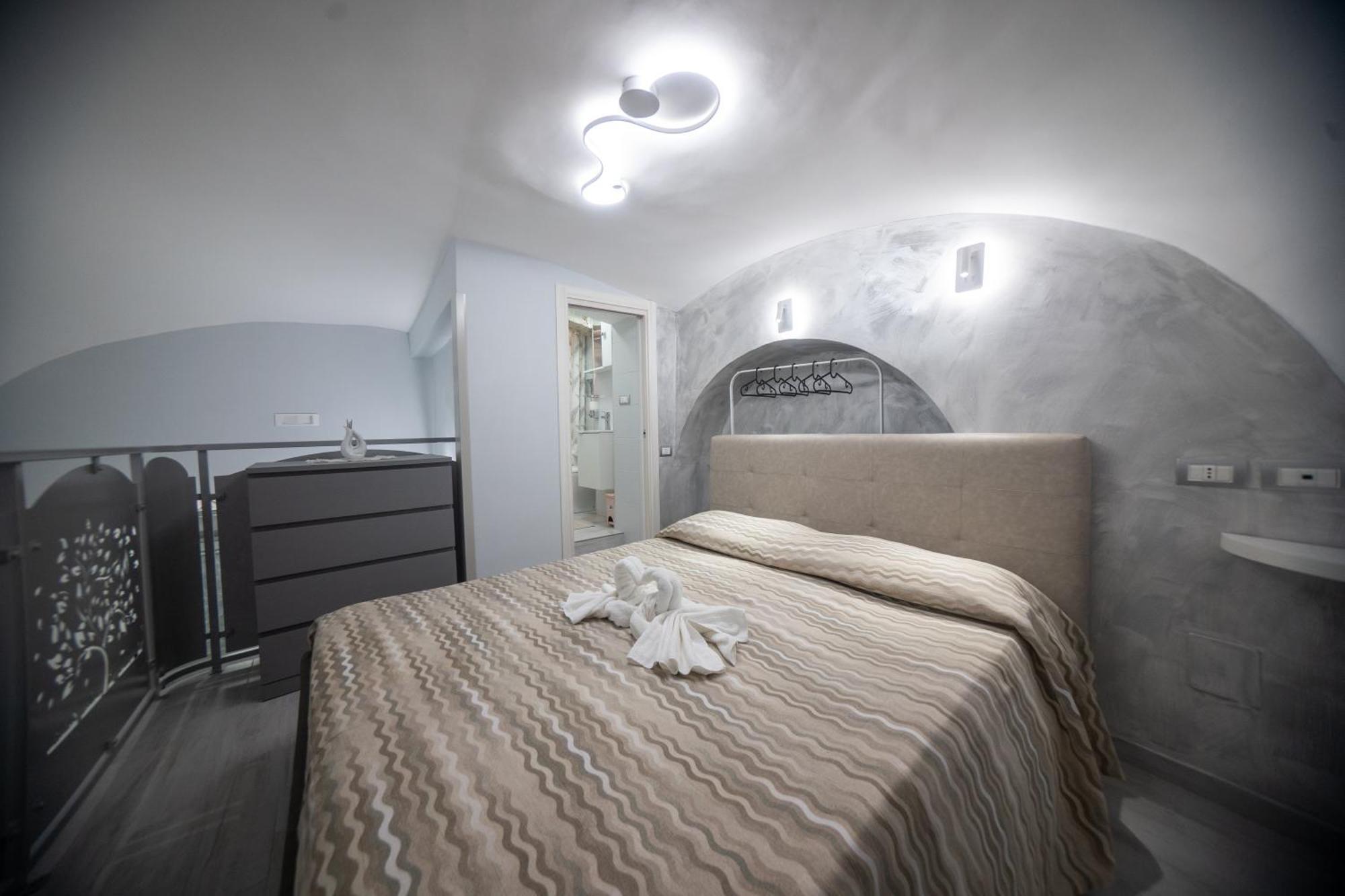 Il Duomo A Due Passi Apartment Наполи Екстериор снимка