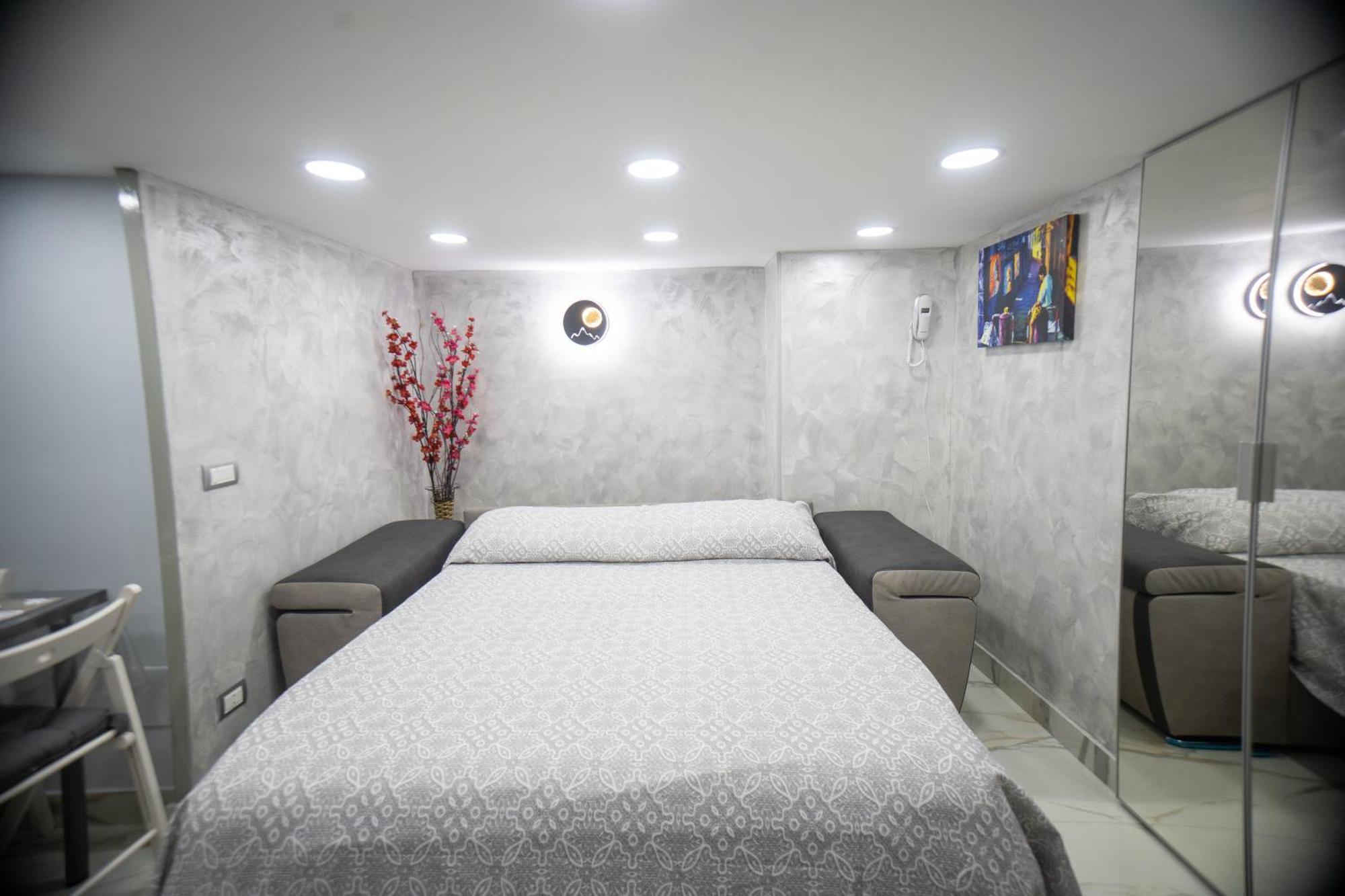 Il Duomo A Due Passi Apartment Наполи Екстериор снимка