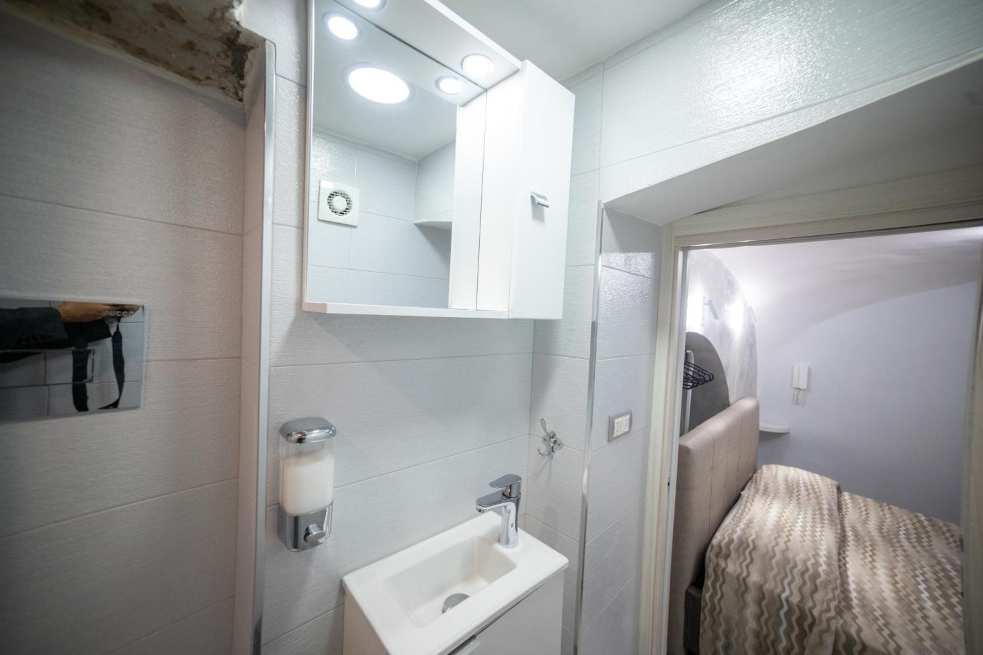 Il Duomo A Due Passi Apartment Наполи Екстериор снимка