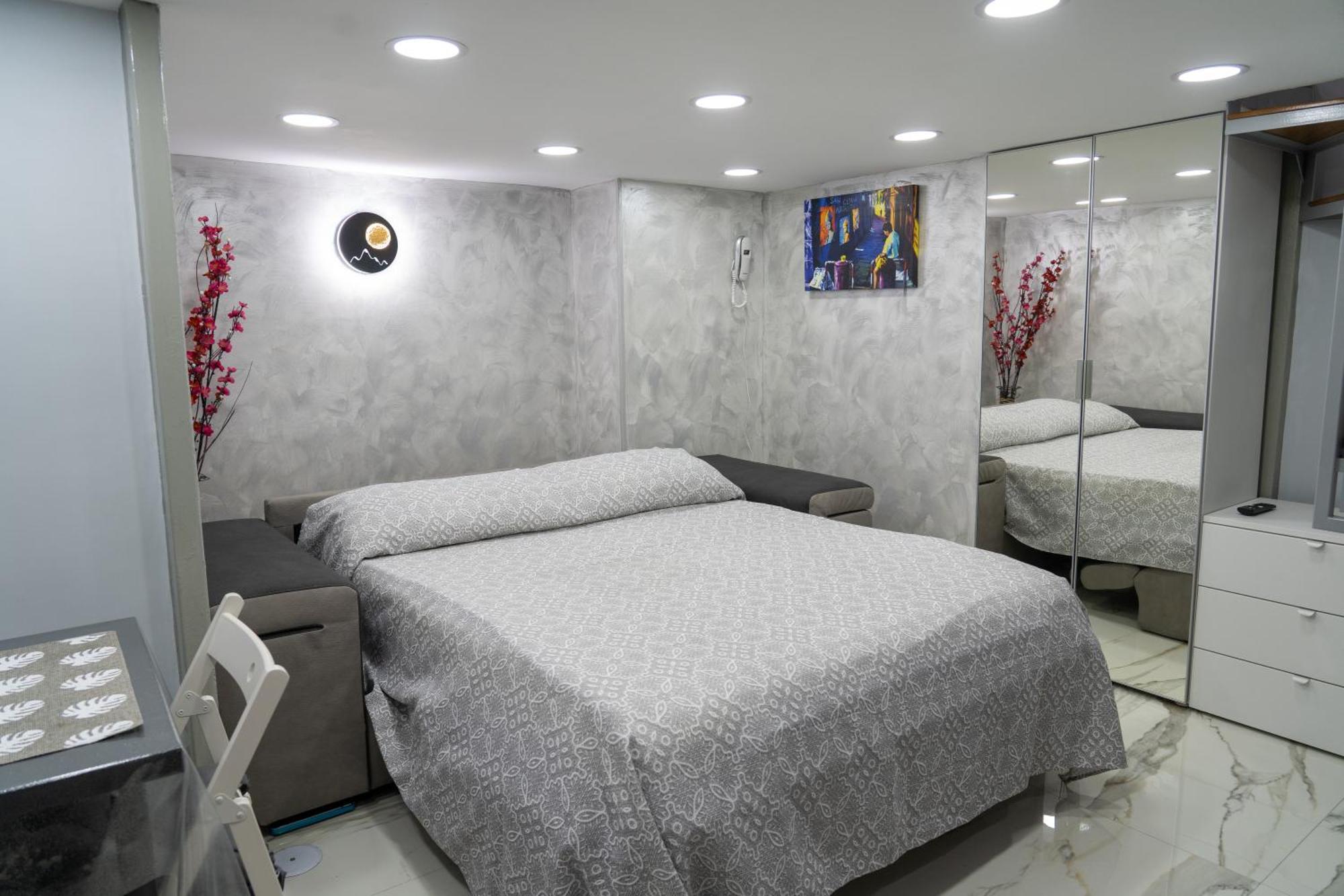 Il Duomo A Due Passi Apartment Наполи Екстериор снимка